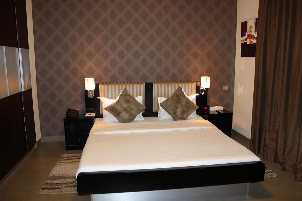 דובאי Royal Ascot Hotel Apartment - Kirklees 2 מראה חיצוני תמונה