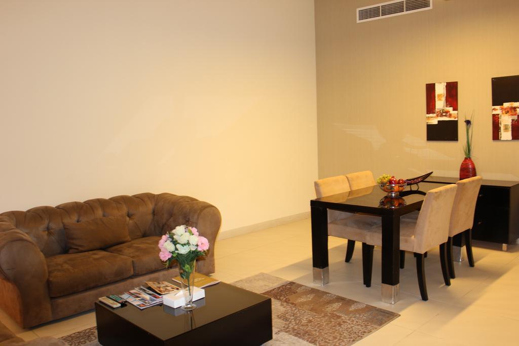 דובאי Royal Ascot Hotel Apartment - Kirklees 2 מראה חיצוני תמונה