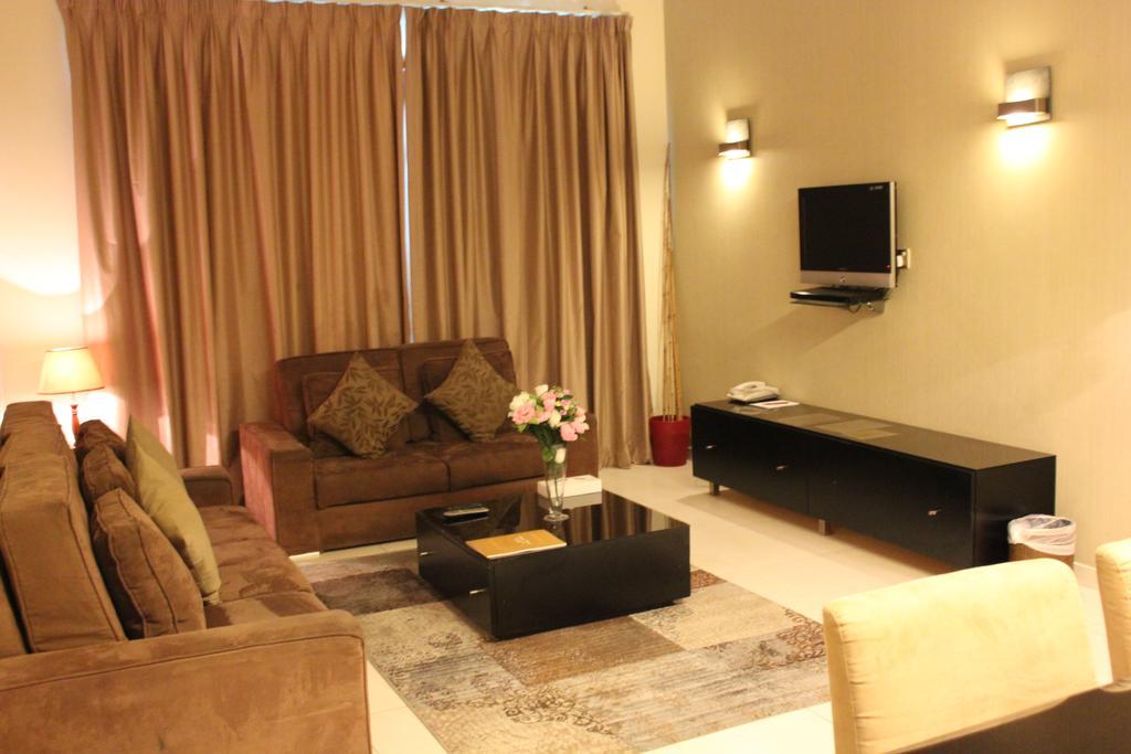 דובאי Royal Ascot Hotel Apartment - Kirklees 2 מראה חיצוני תמונה