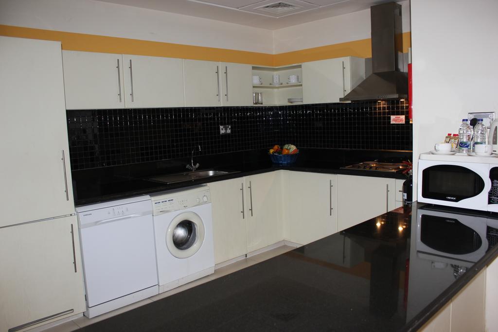 דובאי Royal Ascot Hotel Apartment - Kirklees 2 מראה חיצוני תמונה