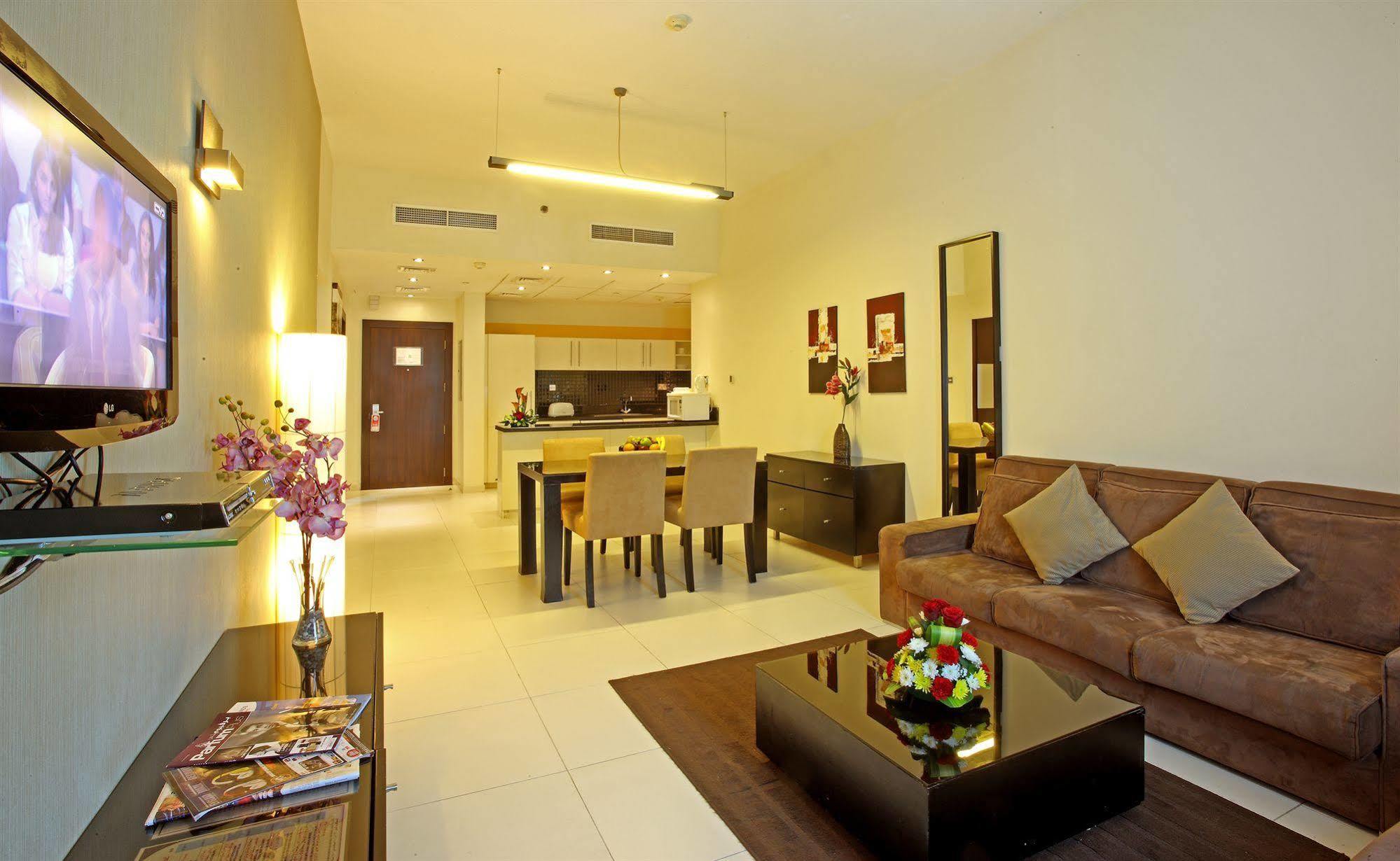 דובאי Royal Ascot Hotel Apartment - Kirklees 2 מראה חיצוני תמונה