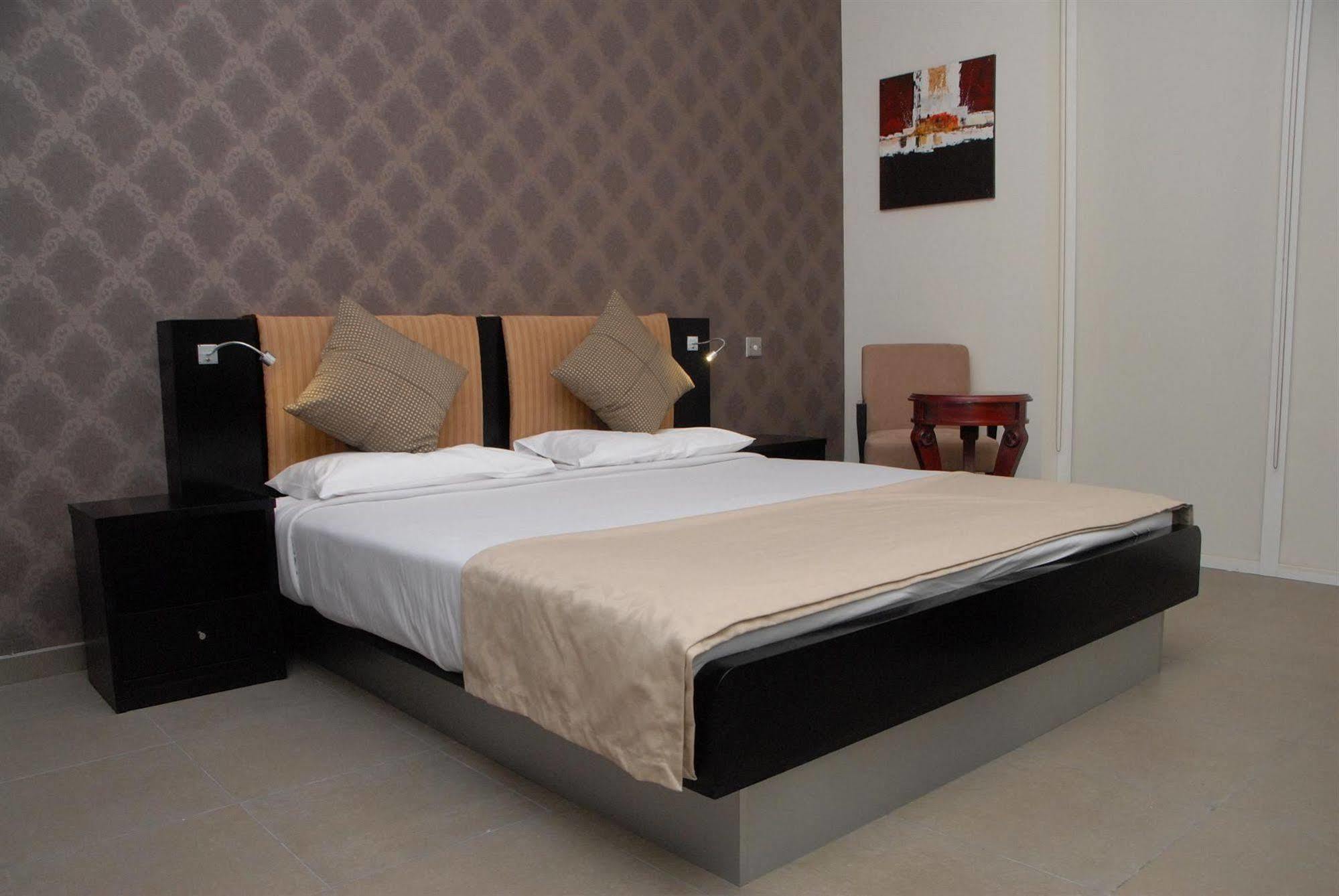 דובאי Royal Ascot Hotel Apartment - Kirklees 2 מראה חיצוני תמונה