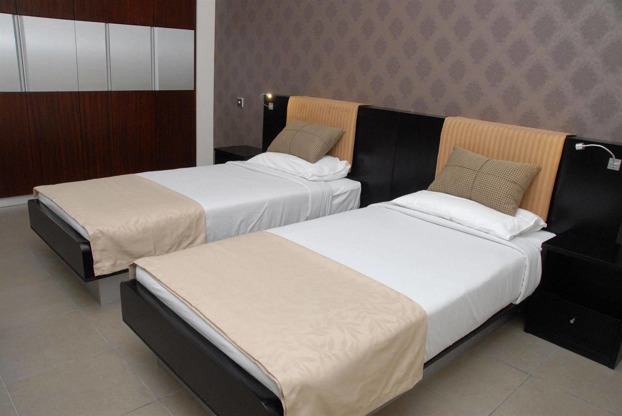 דובאי Royal Ascot Hotel Apartment - Kirklees 2 מראה חיצוני תמונה