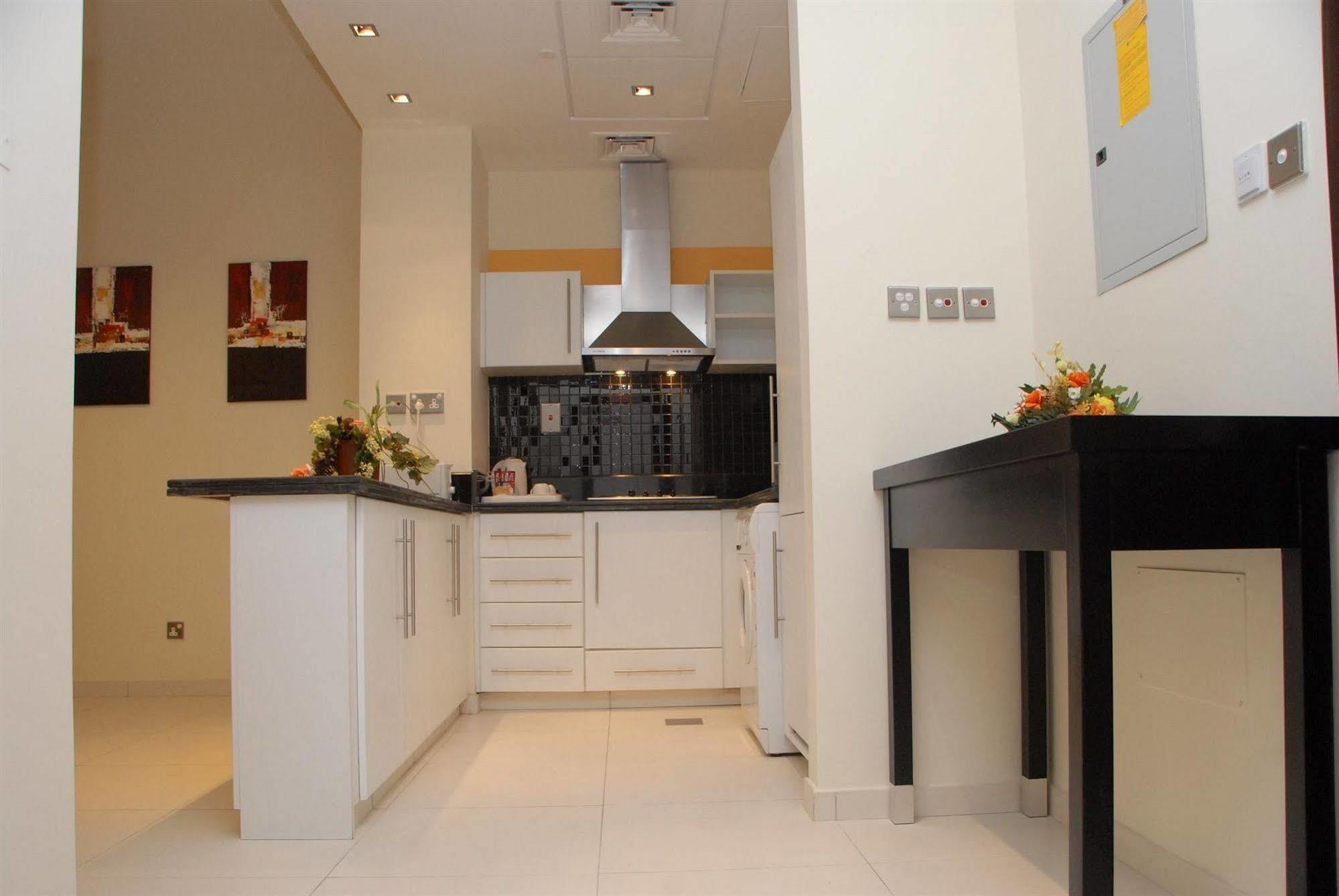 דובאי Royal Ascot Hotel Apartment - Kirklees 2 מראה חיצוני תמונה